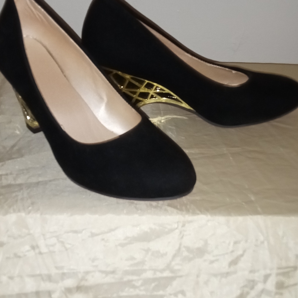 Women's black platform suede Hill color black size 37 is US 6